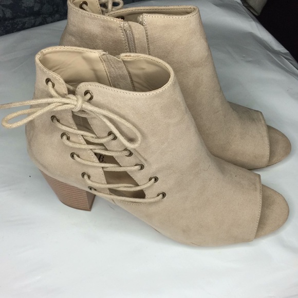 Peep Toe Lace Up Booties W1 - Picture 6 of 6